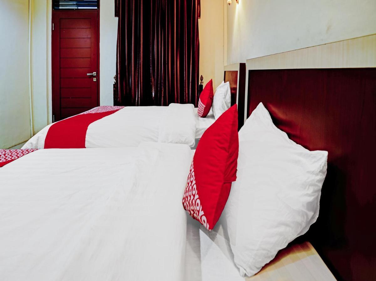 Oyo 90331 Hotel Toba Shanda Parapat Eksteriør bilde