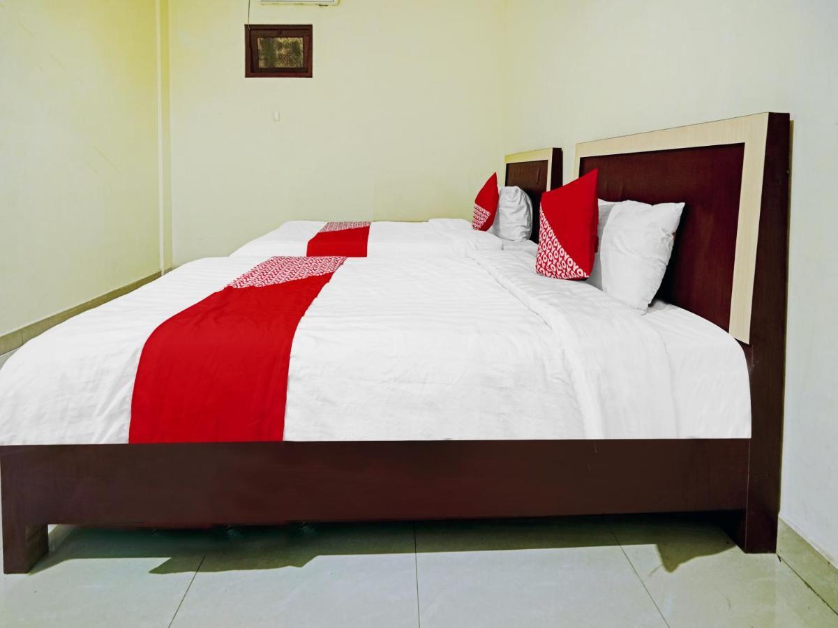 Oyo 90331 Hotel Toba Shanda Parapat Eksteriør bilde