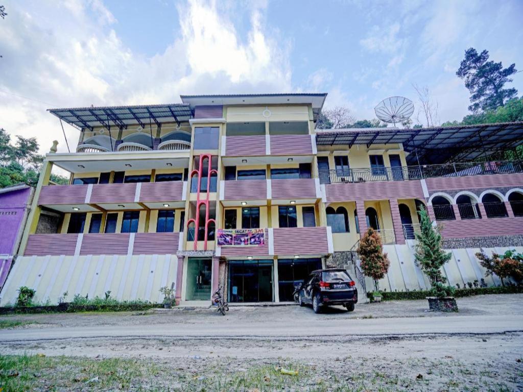 Oyo 90331 Hotel Toba Shanda Parapat Eksteriør bilde