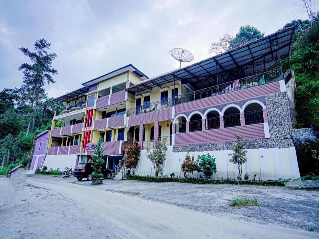 Oyo 90331 Hotel Toba Shanda Parapat Eksteriør bilde